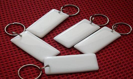 電子標(biāo)簽有時(shí)為什么不能夠讀?。?>
          <div>
            <p>電子標(biāo)簽有時(shí)為什么不能夠讀?。?/p>
            <p>
              現(xiàn)在科技的發(fā)展越來(lái)越快，很多的企業(yè)都開(kāi)始使用電子標(biāo)簽對(duì)一些固定資產(chǎn)進(jìn)行管理，一般來(lái)說(shuō)一套系統(tǒng)必須具備讀寫(xiě)器、打印機(jī)、電子標(biāo)簽等，而電子標(biāo)簽是整個(gè)環(huán)節(jié)中非常重要的一環(huán)。如果電子標(biāo)簽出現(xiàn)了問(wèn)題，就會(huì)影響整個(gè)系統(tǒng)的使用。下面簡(jiǎn)單講解一下電子標(biāo)簽為什么會(huì)出現(xiàn)不能讀取的原因。            </p>
          </div>
        </a>
      </li>
            <li id=